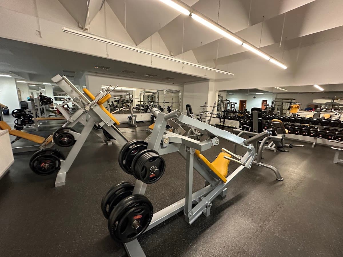 E&M KAVALI-GYM